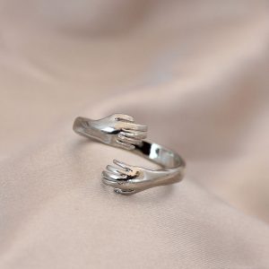Ayarlamalı Gümüş Renk Metal Sarılan Eller Model Yüzük - Görsel 1