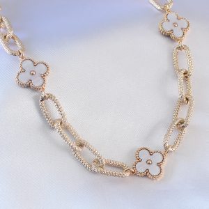 Gold Renk Kalın Zincir Model Beyaz Yonca Figür Kadın Kolye - Görsel 2