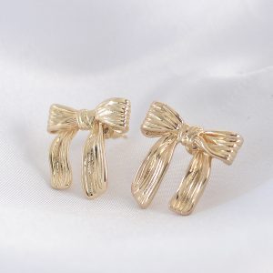 Pirinç Gold Renk Çizgi Detay Fiyonk Küpe - Görsel 1