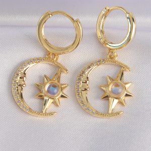 Pirinç Gold Renk Zirkon Taşlı Yıldızlı Ay Tasarım Küpe - Görsel 1