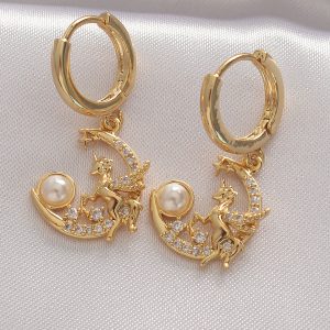 Pirinç Gold Renk Zirkon Taşlı Ay Tasarım Küpe - Görsel 1