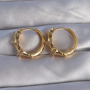 Pirinç Gold Renk Kabartmalı Zirkon Taşlı Oval Model Küpe - Görsel 1