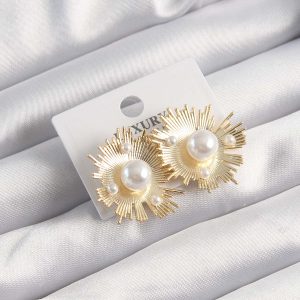 Pirinç Gold Renk Zirkon Taşlı Parlayan İnci Taneleri Küpe - Görsel 1