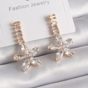 Pirinç Gold Renk Su Yolu Zirkon Taşlı Çiçek Model Kadın Küpe - Görsel 1