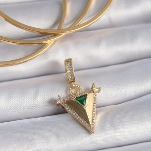 Pirinç Gold Renk Zirkon Taşlı 3D Üçgen Model Ajda Charm - Görsel 1