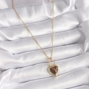 316L Çelik Gold Renk Zincir Kilit Kalp Kehribar Boncuk Model Kadın Kolye - Görsel 2