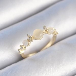 Pirinç Gold Renk Zirkon Taşlı Yıldız Detay Beyaz Mineli Kadın Yüzük - Görsel 1