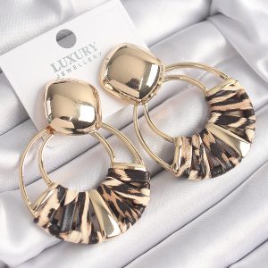 Pirinç Gold Renk Halka Model Leopar Desen Detay Vintage Kadın Küpe - Görsel 1