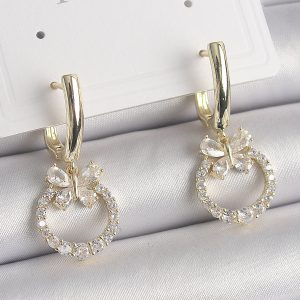 Pirinç Gold Renk Zirkon Taşlı Kelebek Figür Sallantı Model Kadın Küpe - Görsel 1