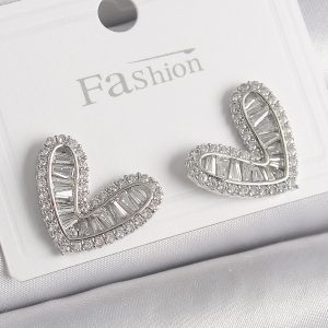 Pirinç Gümüş Renk Zirkon Taşlı Kalp Model Kadın Küpe - Görsel 1