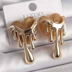 Pirinç Gold Renk Krem Sedefli Akan Kalp Model Kadın Küpe - Görsel 1
