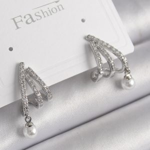 Pirinç Gümüş Renk Zirkon Taşlı Pençe Model İnci Detay Kadın Küpe - Görsel 1