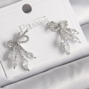 Pirinç Gümüş Renk Zirkon Taşlı Düğüm Model Damla Zirkon Taşlı Kadın Küpe - Görsel 1