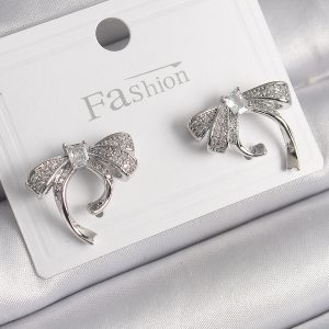 Pirinç Gümüş Renk Zirkon Taşlı Fiyonk Model Kadın Küpe - Görsel 1
