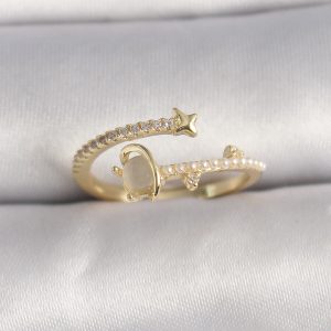 Pirinç Gold Renk Zirkon Taşlı Beyaz Mineli Yıldız Detaylı Ayarlanabilir Kadın Yüzük - Görsel 1