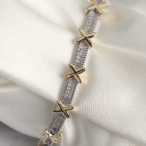 Pirinç Gümüş Renk Zirkon Taşlı Gold Xoxo Model VIP Seri Kadın Bileklik - Görsel 1