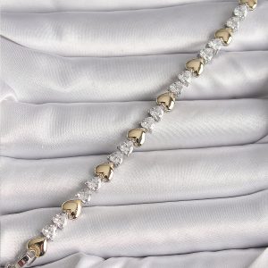 Pirinç Gümüş Renk Zirkon Taşlı Gold Kalpli VIP Seri Kadın Bileklik - Görsel 2