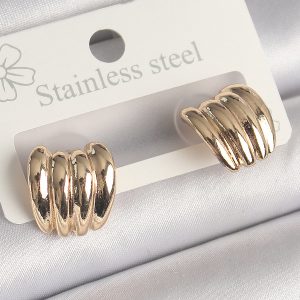 Pirinç Gold Renk İşlemeli Yarım Halka Model Kadın Küpe - Görsel 1