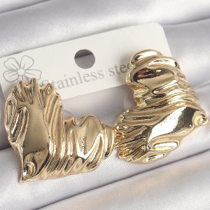 Pirinç Gold Renk İşlemeli Kalp Model Kadın Küpe - Görsel 1