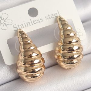 Pirinç Gold Renk İşlemeli Damla Model Kadın Küpe - Görsel 1