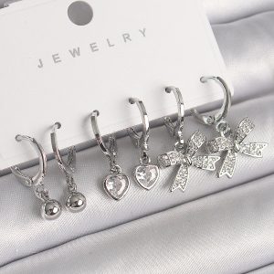 Pirinç Gümüş Renk Sallantı Zirkon Taşlı Kurdele Model Kalp Detay Kadın Küpe Seti - Görsel 1