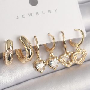 Pirinç Gold Renk Sallantı Zirkon Taşlı Kalp Model Kadın Küpe - Görsel 1