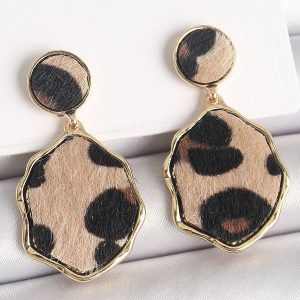 Pirinç Gold Renk Sallantı Leopar Desen Plaka Model Kadın Küpe - Görsel 1
