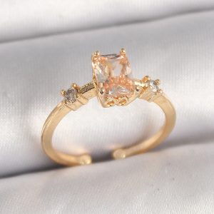 Pirinç Gold Renk Kare Zirkon Taş Model Kadın Yüzük - Görsel 1