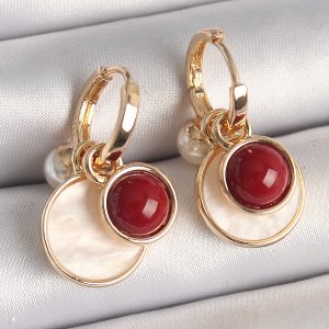 Pirinç Gold Renk Sallantı Beyaz Mineli Bordo Detay Kadın Küpe - Görsel 1