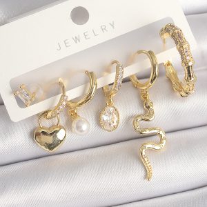 Pirinç Gold Renk Sallantı Yılan Model Zirkon Taşlı Halka Kilit Kalp Detay Kadın Küpe Seti - Görsel 1