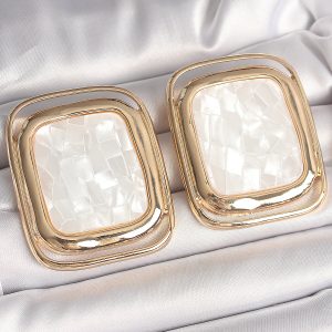Pirinç Gold Renk Beyaz Mineli Kare Model Kadın Küpe - Görsel 1