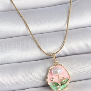 316L Çelik Gold Renk Zincir Pembe Çiçek İşlemeli İnci Detay Portre Model Kadın Kolye - Görsel 1
