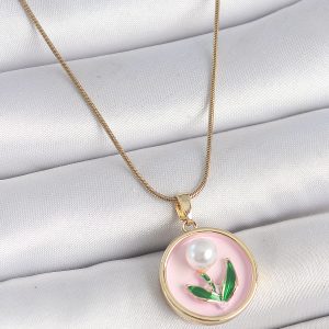 316L Çelik Gold Renk Zincir Pembe Mineli İncili Çiçek İşlemeli Portre Model Kadın Kolye - Görsel 1