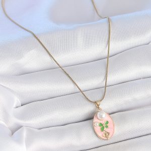 316L Çelik Gold Renk Zincir Pembe Mineli Oval İncili Çiçek İşlemeli Portre Model Kadın Kolye - Görsel 2