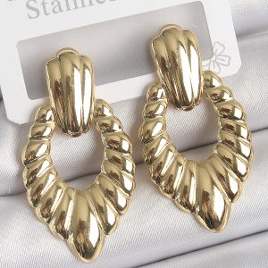 316 Çelik Gold Renk İşlemeli Motiif Model Kadın Küpe - Görsel 1