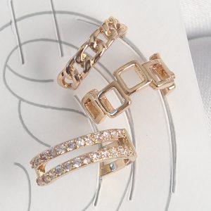 Pirinç Gold Renk Zirkon Taşlı Kare Zincir Model Kadın Kıkırdak Küpe - Görsel 1