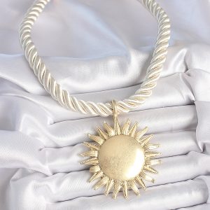 Kırık Beyaz Halat Model Gold Renk Güneş Figürlü Pirinç Kolye - Görsel 2
