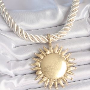 Kırık Beyaz Halat Model Gold Renk Güneş Figürlü Pirinç Kolye - Görsel 1
