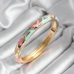 Mineli Pirinç Mavi Ve Pembe Üçgen Desenli Gold Renk Kadın Kelepçe (çap 60 mm) - Görsel 1