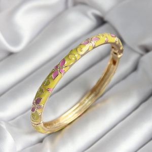 Mineli Pirinç Sarı Çiçek Desenli Gold Renk Kadın Kelepçe (çap 60 mm) - Görsel 1