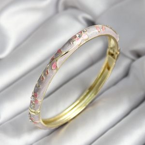 Mineli Pirinç Pembe Çiçek Desenli Gold Renk Kadın Kelepçe - Görsel 1