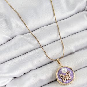 316L Çelik Zincir Zirkon Taşlı Mor Sanatsal Portre İnci Detaylı Kelebek Model Gold Renk Kadın Kolye - Görsel 2