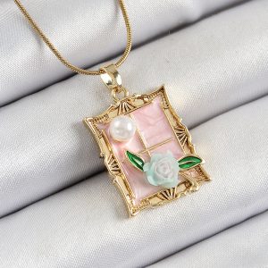 316L Çelik Zincir Pembe Sanatsal Portre İnci Detaylı Gül Figürlü Model Gold Renk Kadın Kolye - Görsel 1