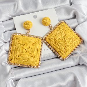Sarı Kare Figürlü Hasır Örgü Model Gold Renk Kadın Küpe - Görsel 1
