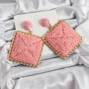 Pembe Kare Figürlü Hasır Örgü Model Gold Renk Kadın Küpe - Görsel 1